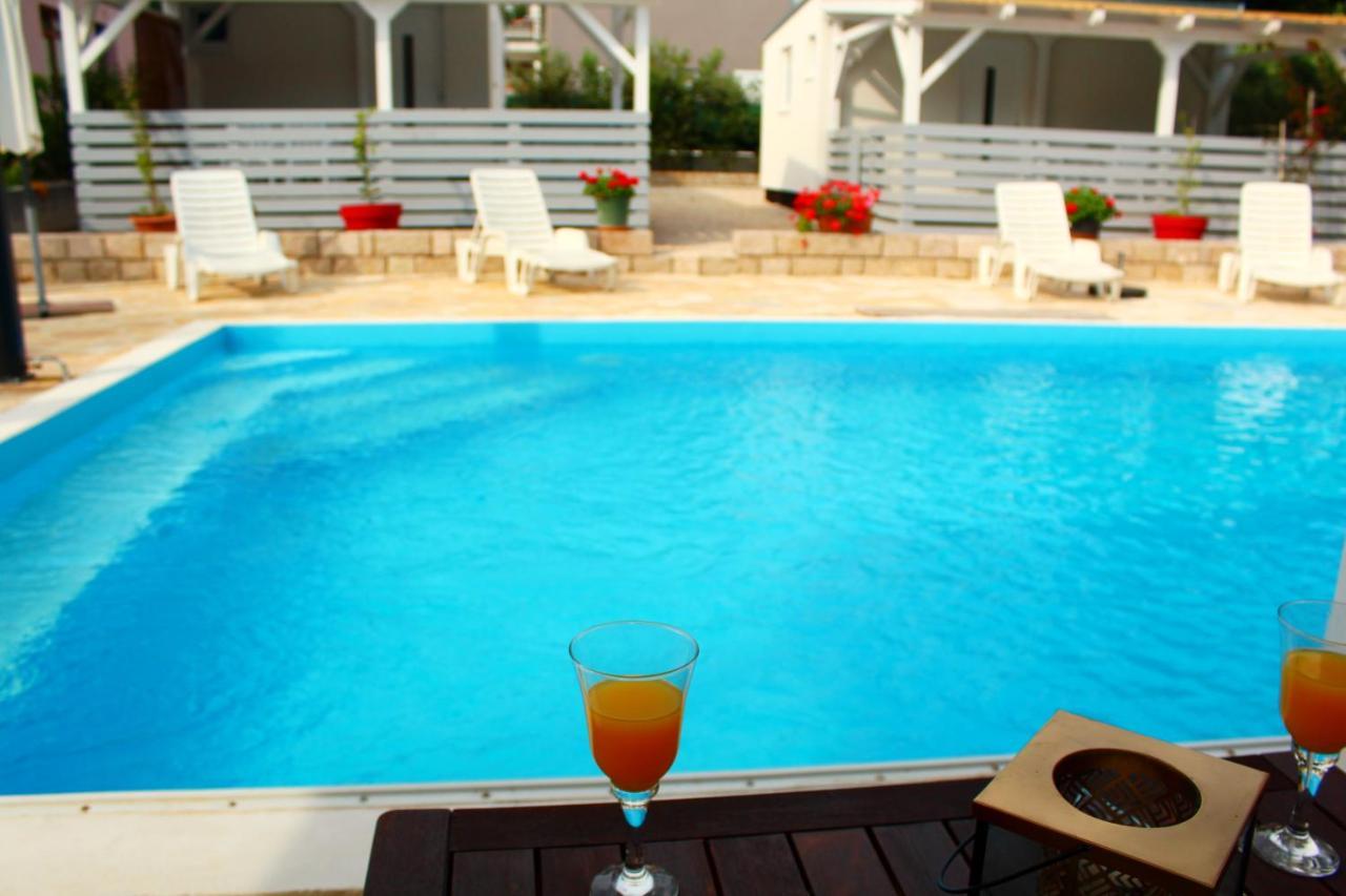 Bungalow Vice With Pool Pakoštane Esterno foto