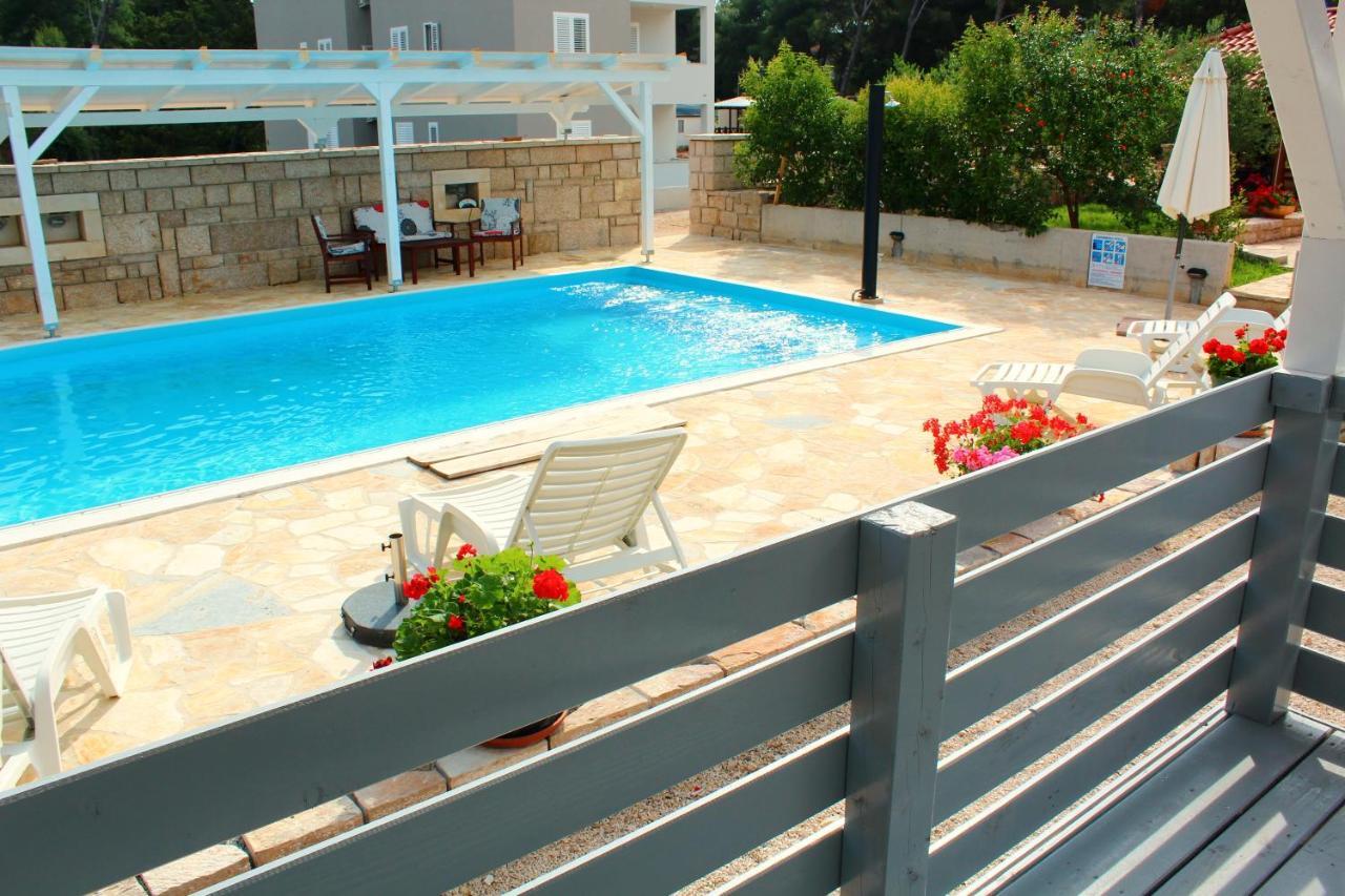 Bungalow Vice With Pool Pakoštane Esterno foto