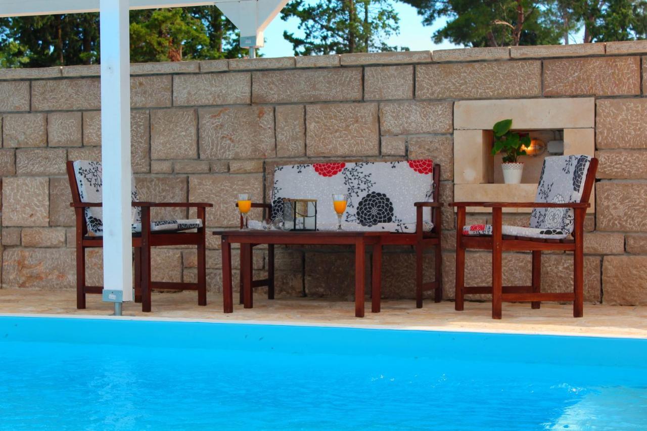 Bungalow Vice With Pool Pakoštane Esterno foto