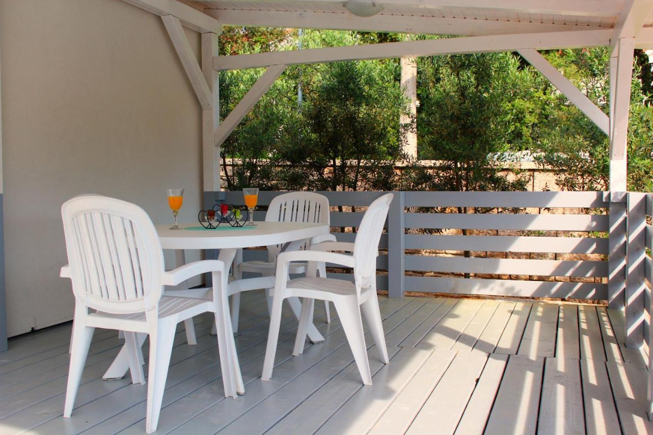 Bungalow Vice With Pool Pakoštane Esterno foto