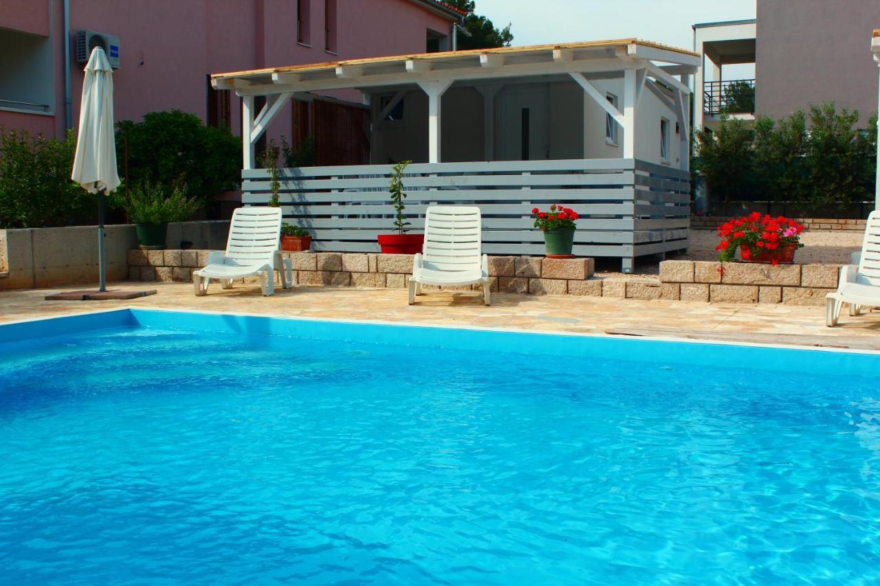 Bungalow Vice With Pool Pakoštane Esterno foto
