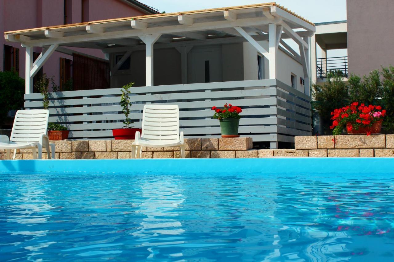 Bungalow Vice With Pool Pakoštane Esterno foto