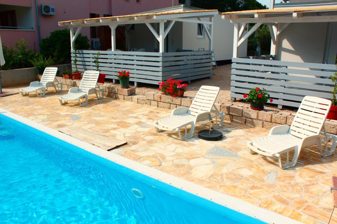 Bungalow Vice With Pool Pakoštane Esterno foto