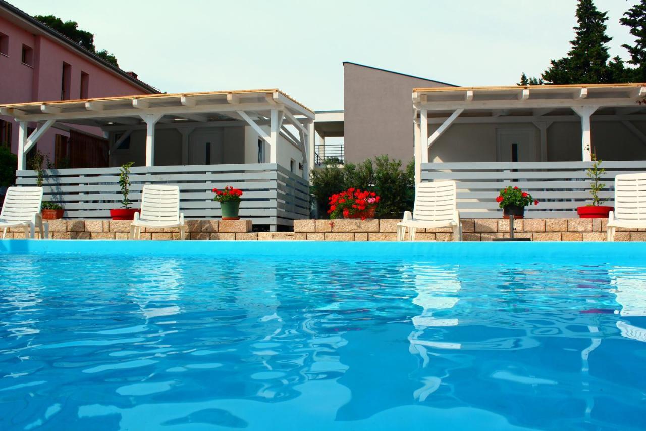 Bungalow Vice With Pool Pakoštane Esterno foto