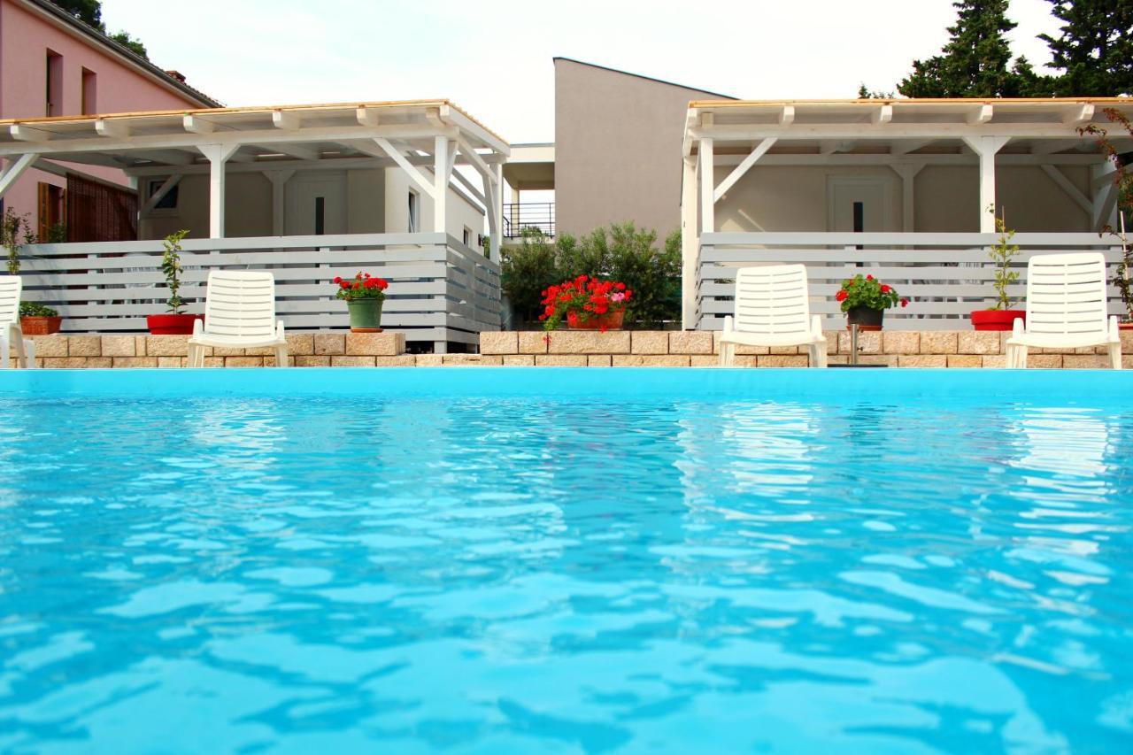 Bungalow Vice With Pool Pakoštane Esterno foto