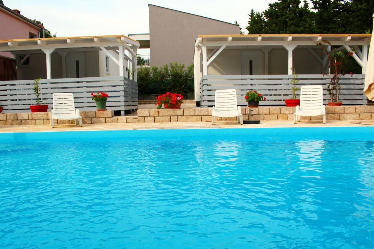 Bungalow Vice With Pool Pakoštane Esterno foto
